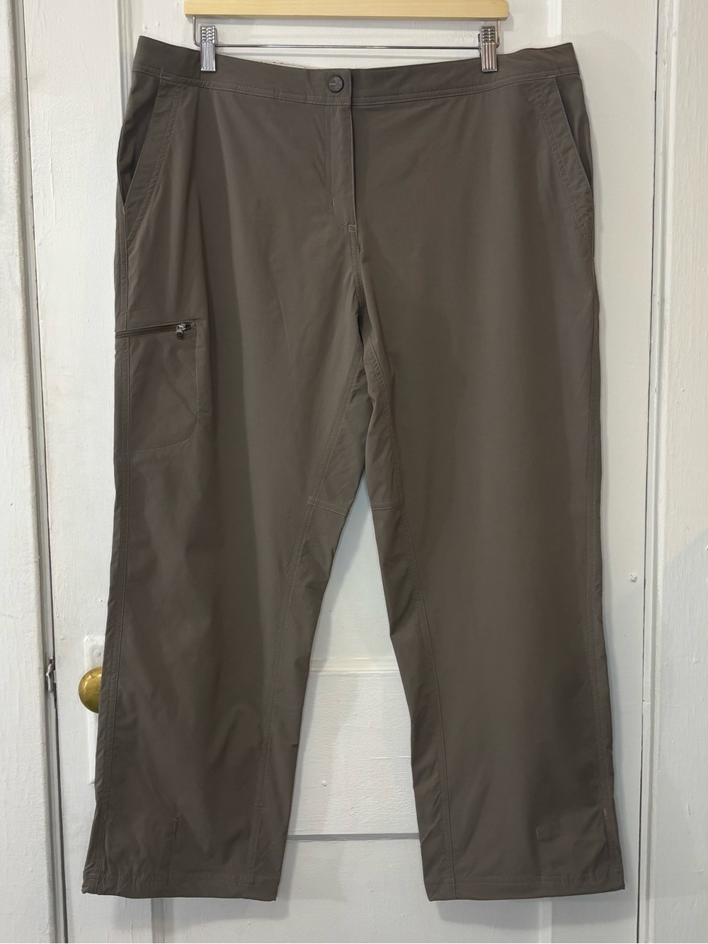 NWT L.L. Bean Women's Comfort Trail Hiking Pants, DWR, Ash, Size 18 Petite,Cargo